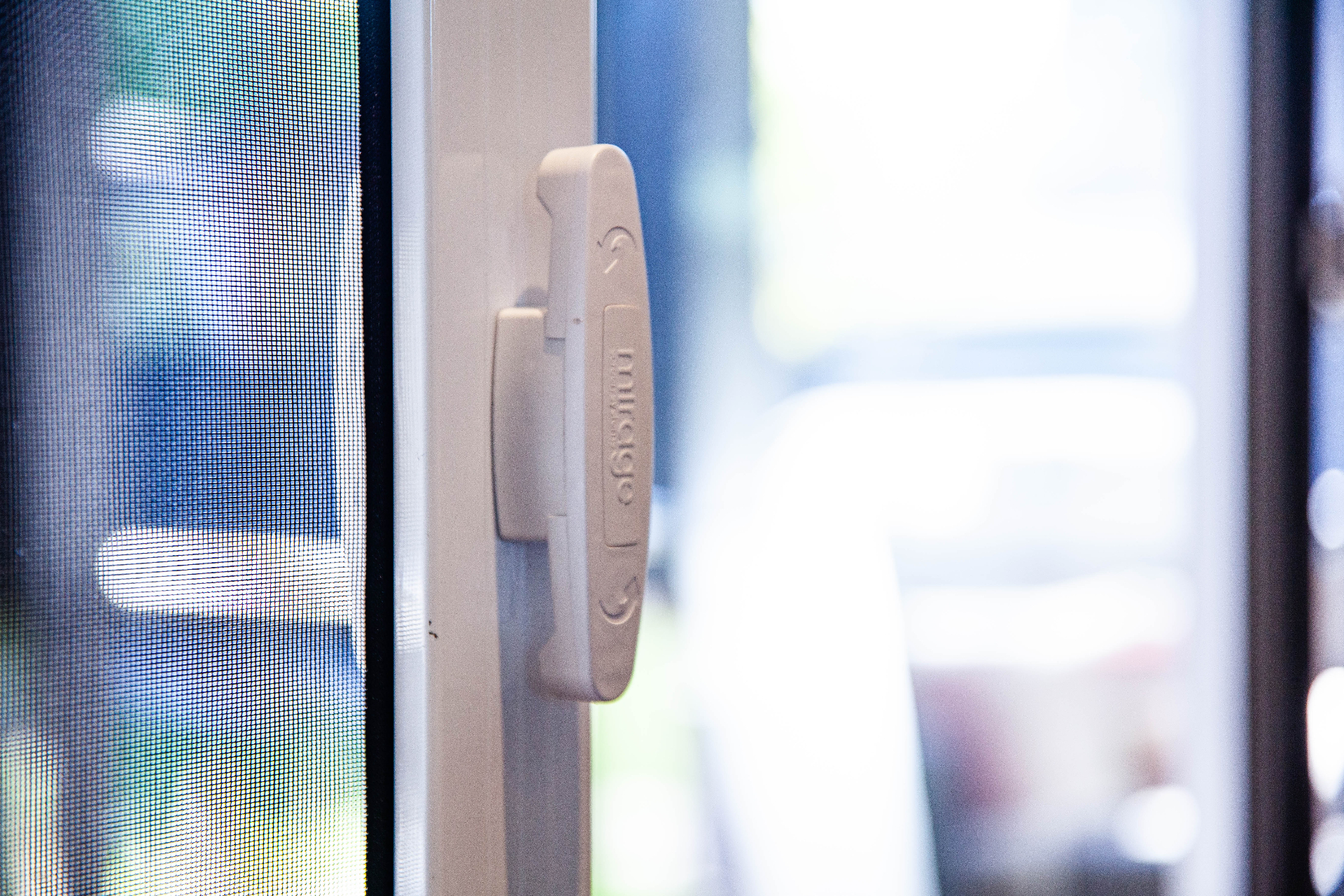 Mirage 3500 retractable screen enclosure handle detail