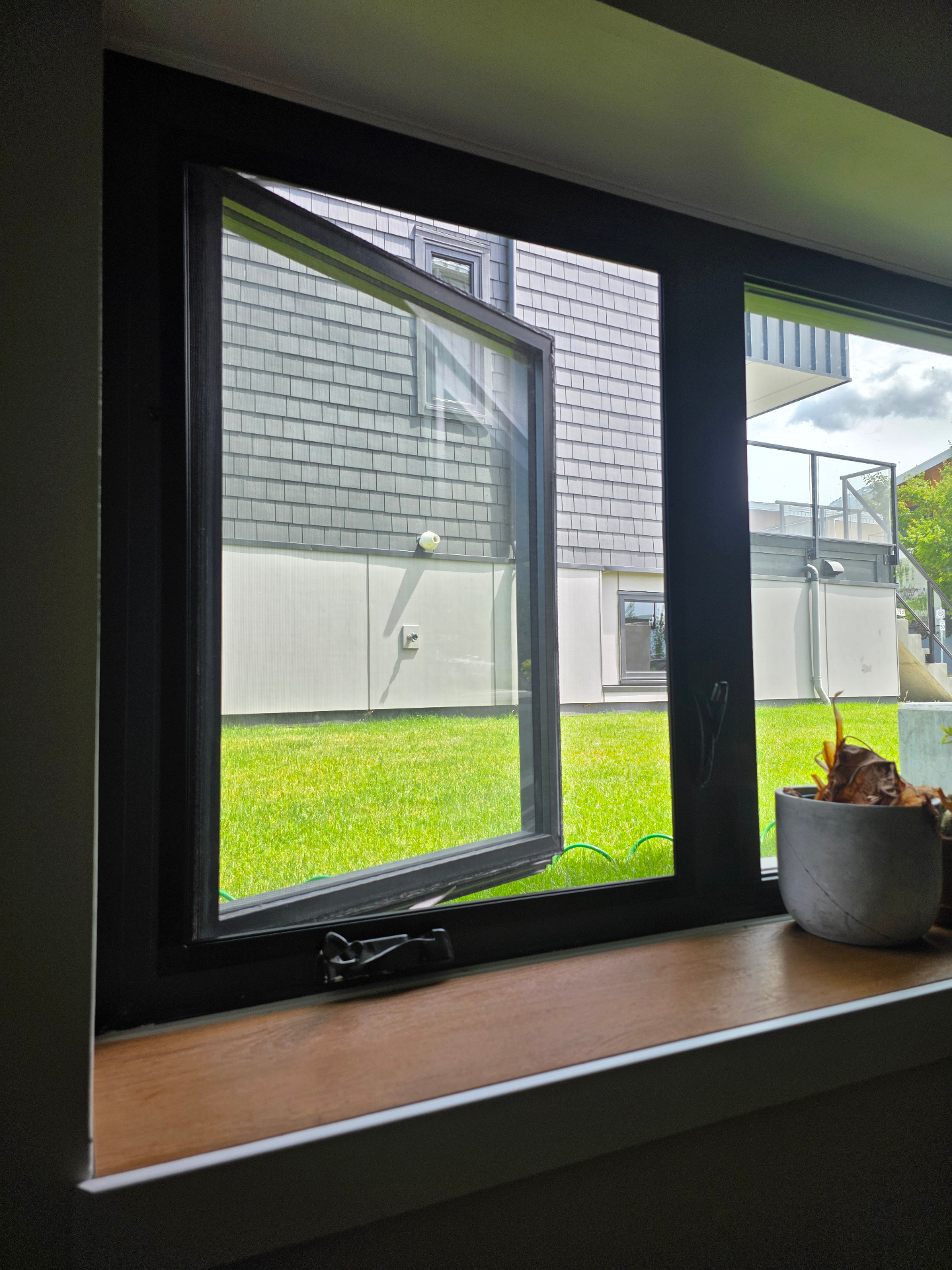 Custom window screen fitting