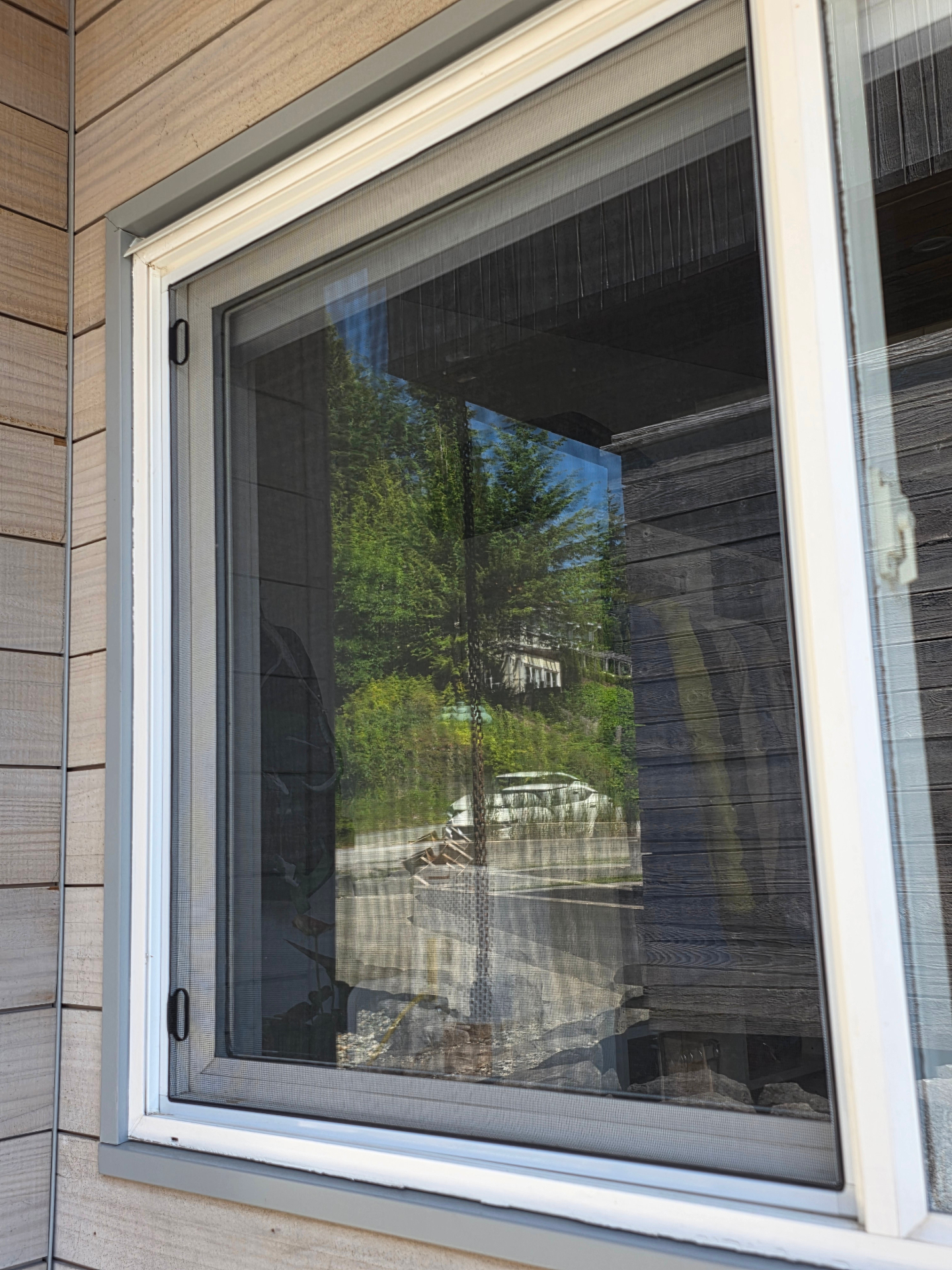 Horizontal slider screen exterior