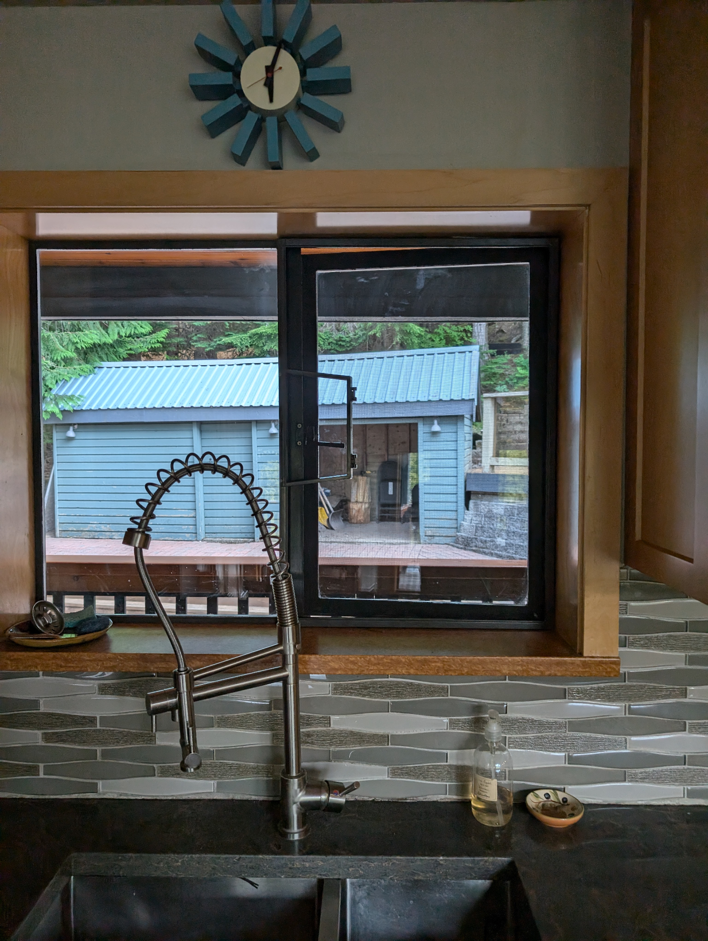 Wicket screen in kitchen window